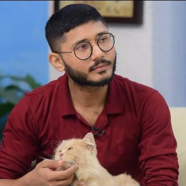 Dr. Umer Farooq, small animal veterinary physician and surgeon on Vetline